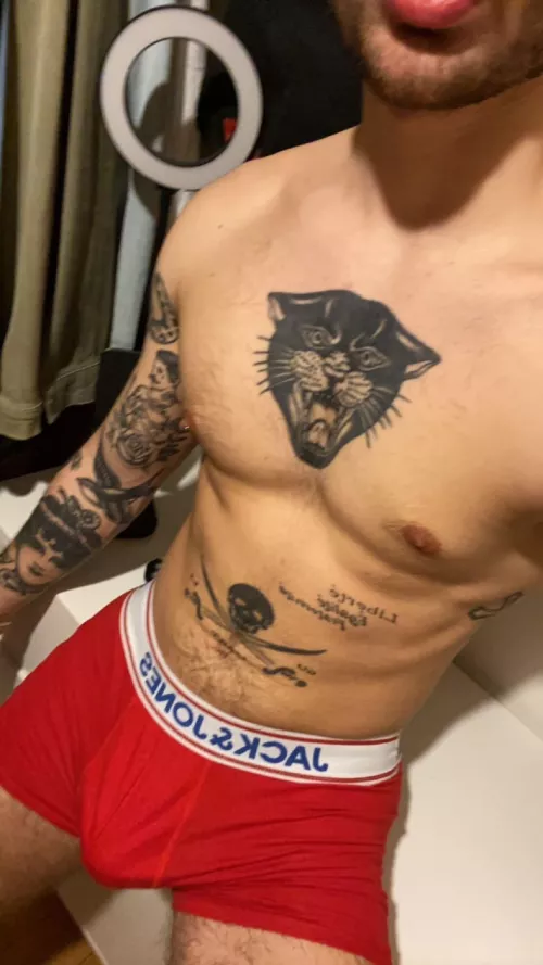 Get down on your knees😈