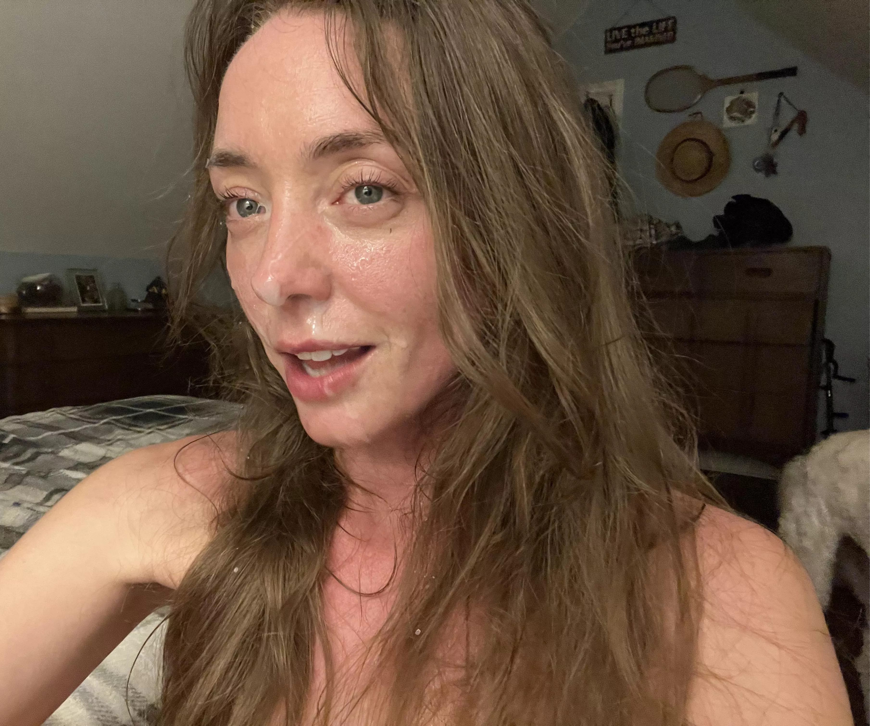 I want to find two cocks to cum all over my face