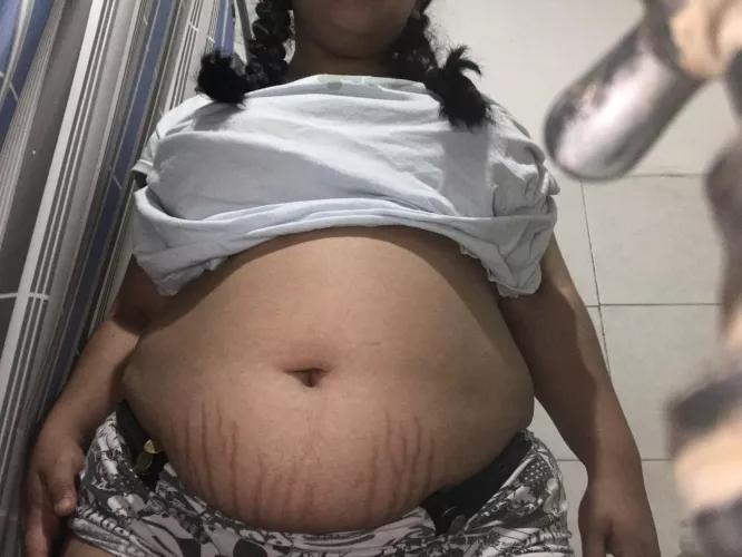 My belly is going to explode!!! And my stretch marks are getting bigger and bigger!!! I love eqt🥵🥵