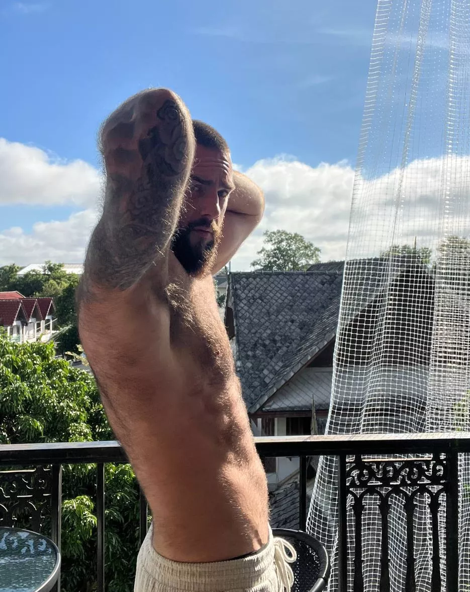 What would you do if you were my neighbor and saw me like this?,