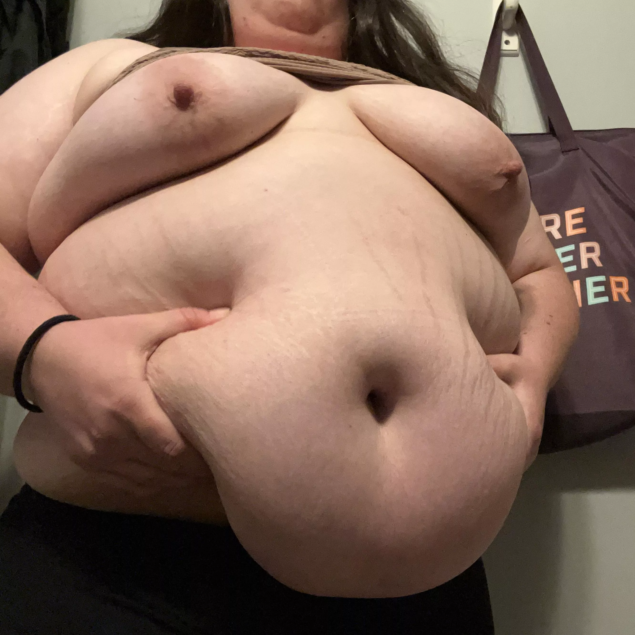 Who has the type of fetish where you long to worship all of my stretch marks and fat? What do you like most about me? 💕