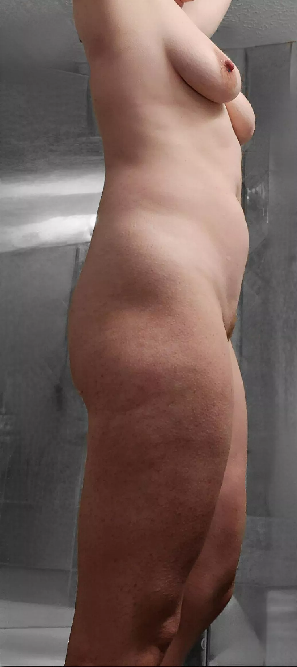 44F, 5'1, 120lb -not a fan of the way my stomach looks from the side.