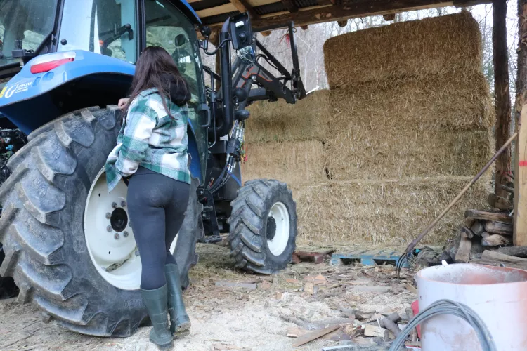 Cum get undressed with me and let's rock this New Holland