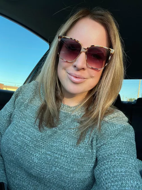 Cute little Milf smile