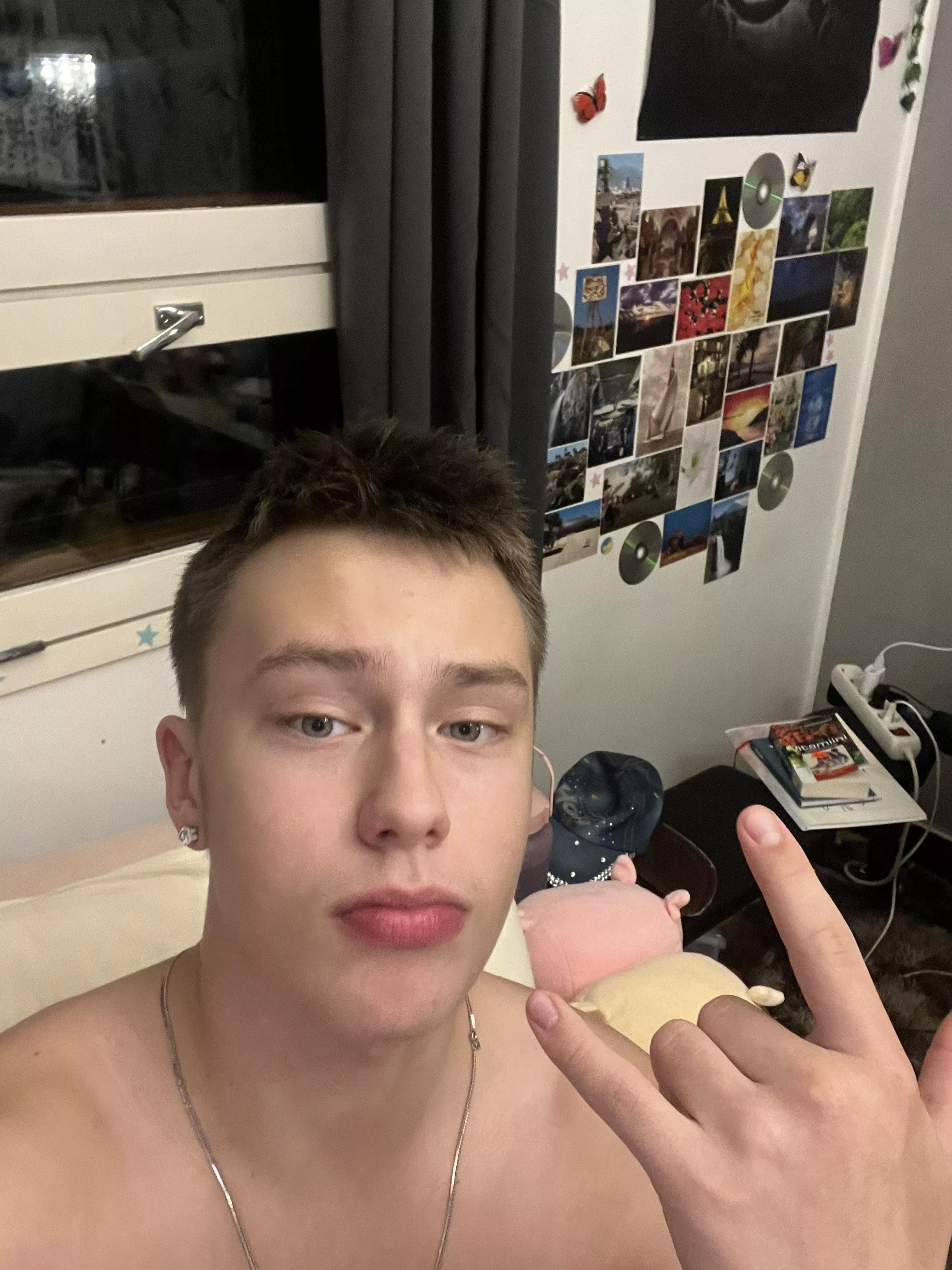 Does my face look gay or straight?😮‍💨