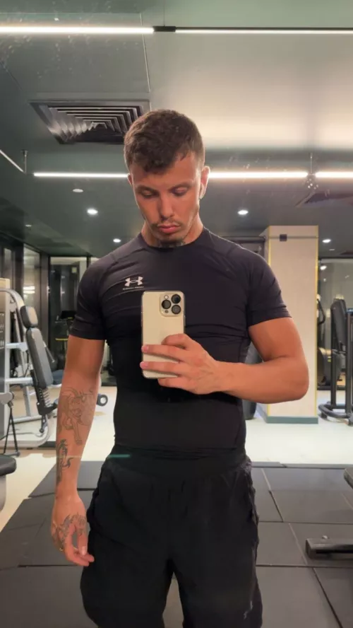 Does this forearm make me look hotter baby?