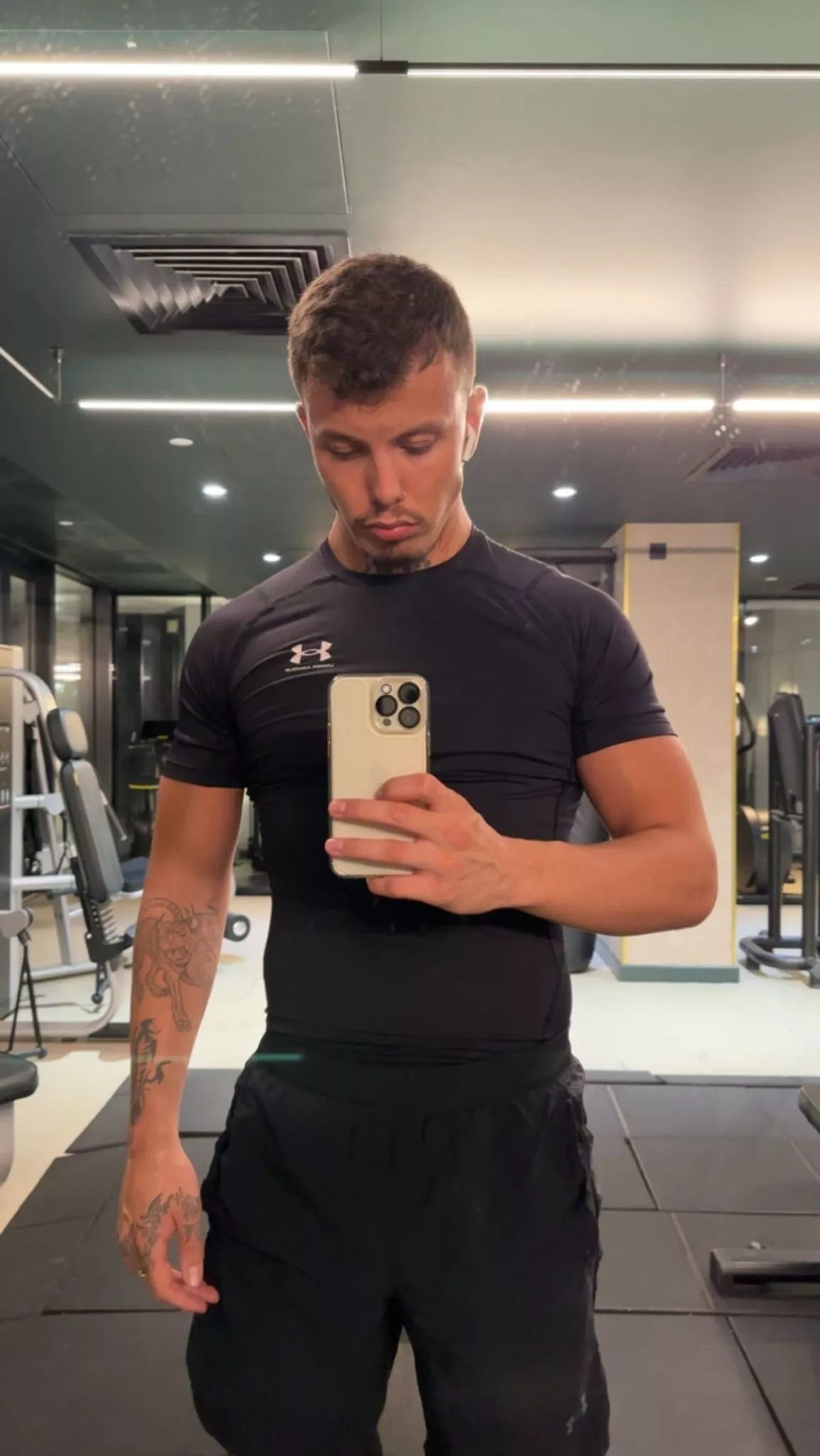 Does this forearm make me look hotter baby?