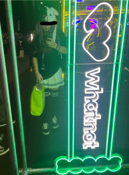 First time in public in femboy clothes at comic con :3