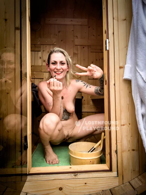 [f]uck apples; a sauna a day keeps the doctor away, a joint a day keeps your demons away 🐒💨