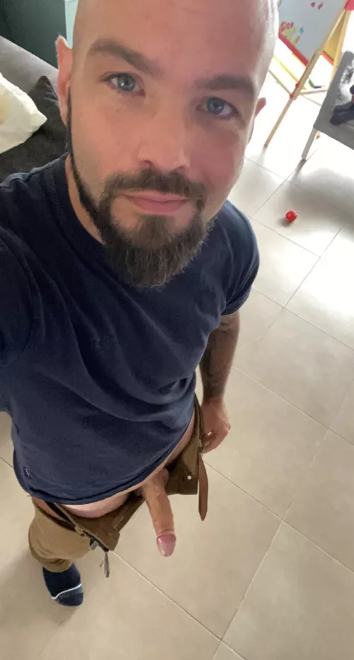 Gonna wait here till someone starts sucking me off.