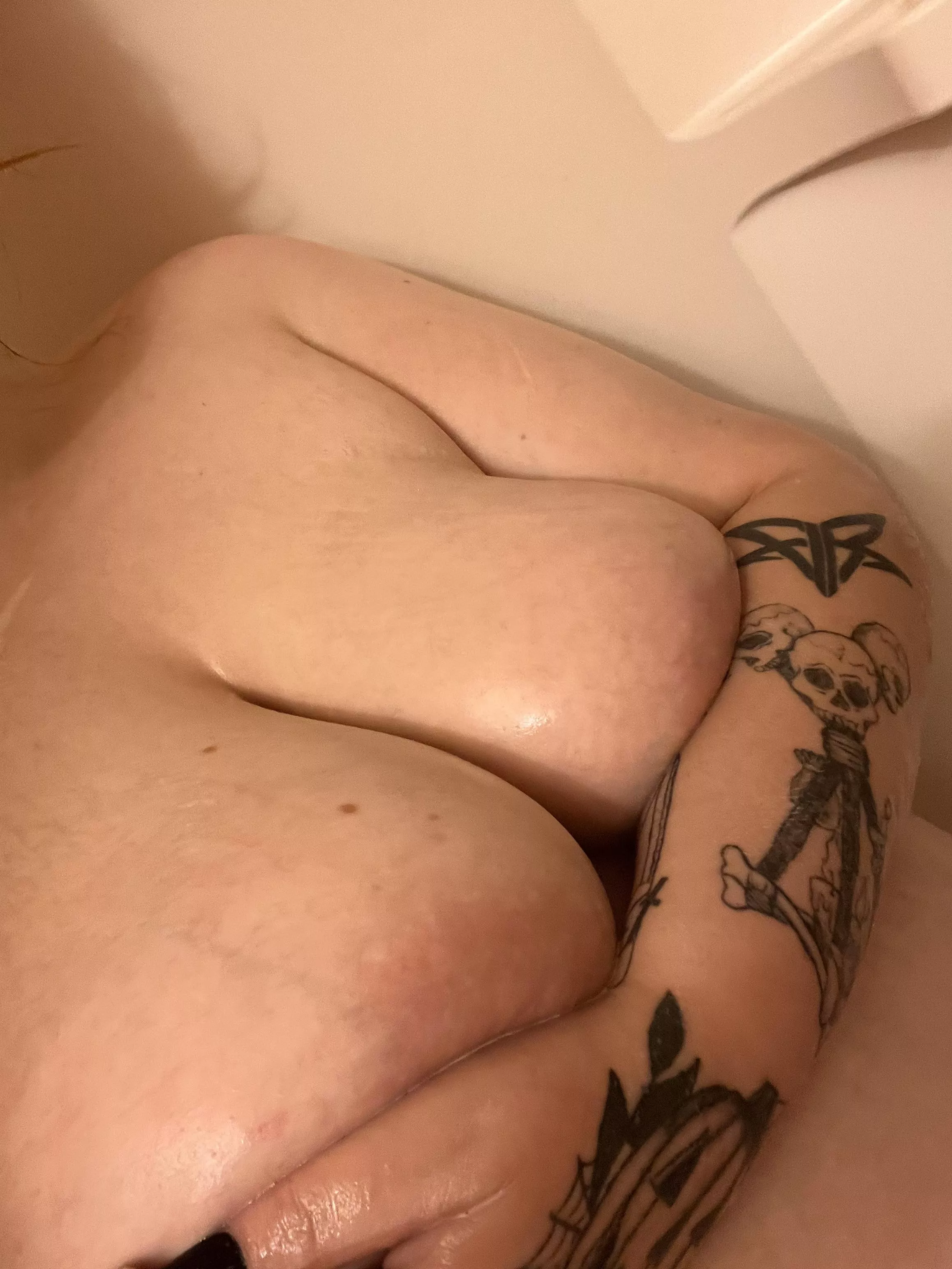 Hope everyone had a spooky Halloween 😈