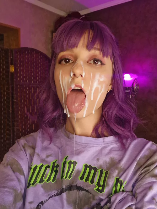 I love to get a lot of cum on my face
