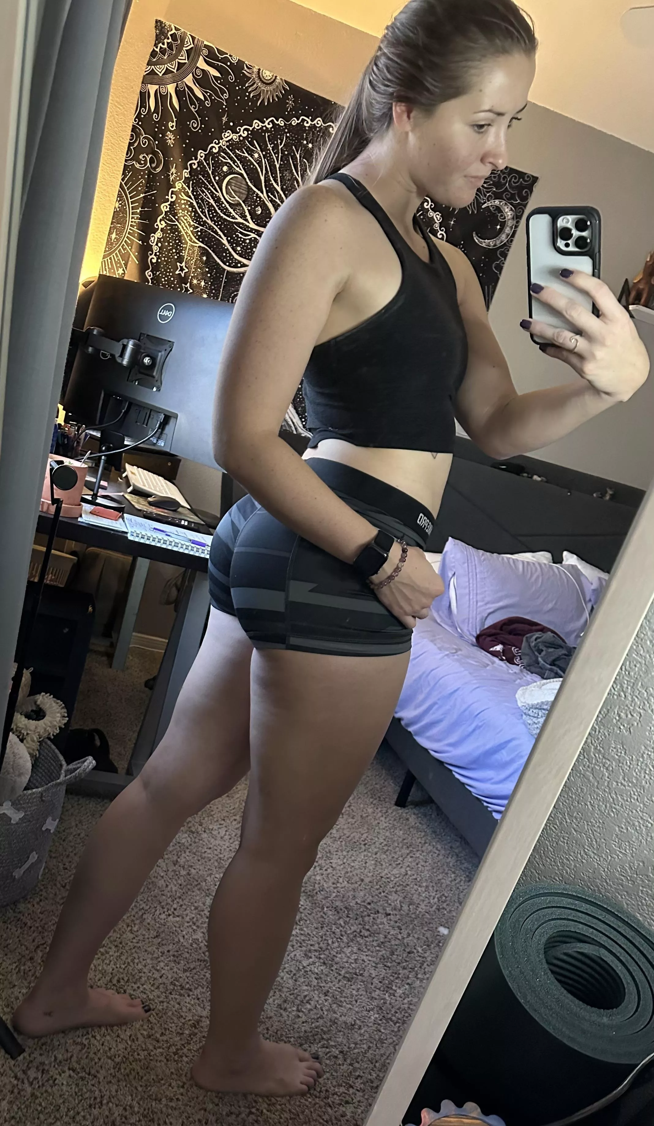 I think we all know by now that brunettes just do it better