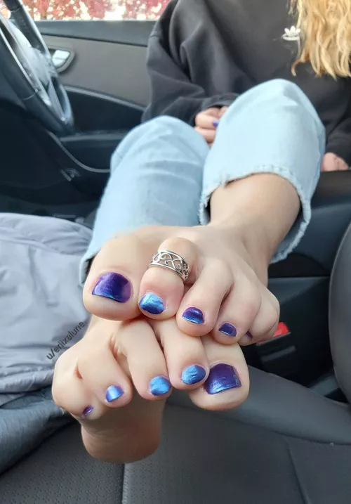 Let's have a little fun in the front seat... let the car parked next to us watch😏