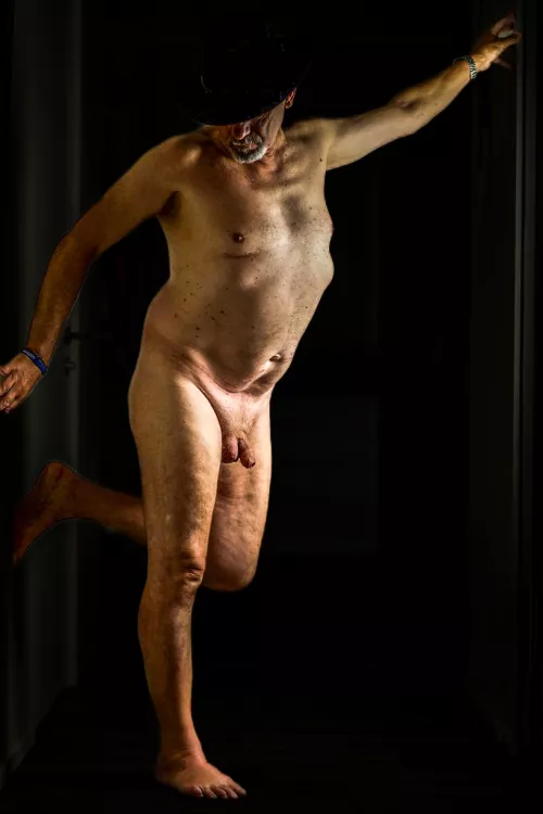 Reach (male full body)