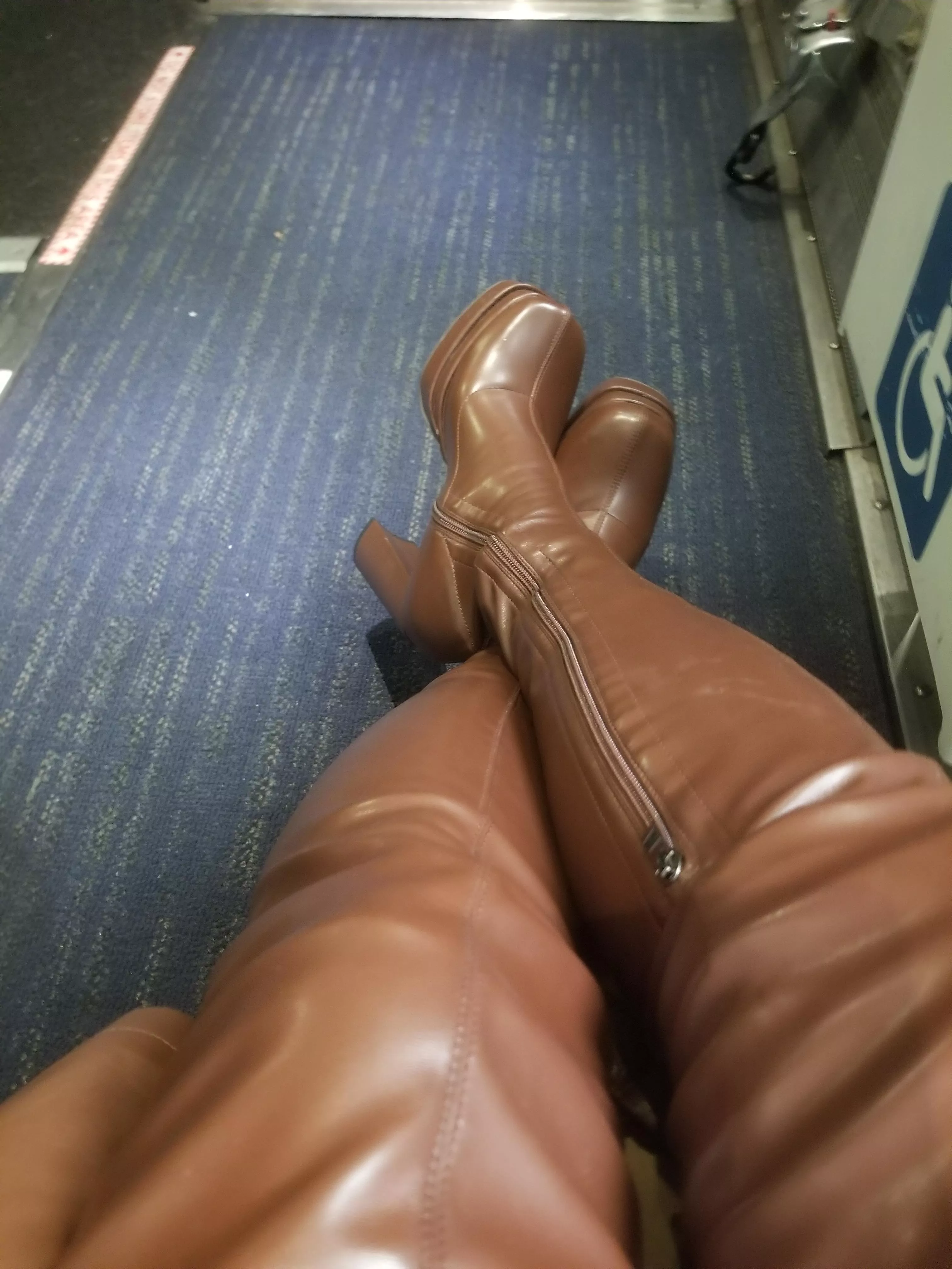 Same boots as the red pair.