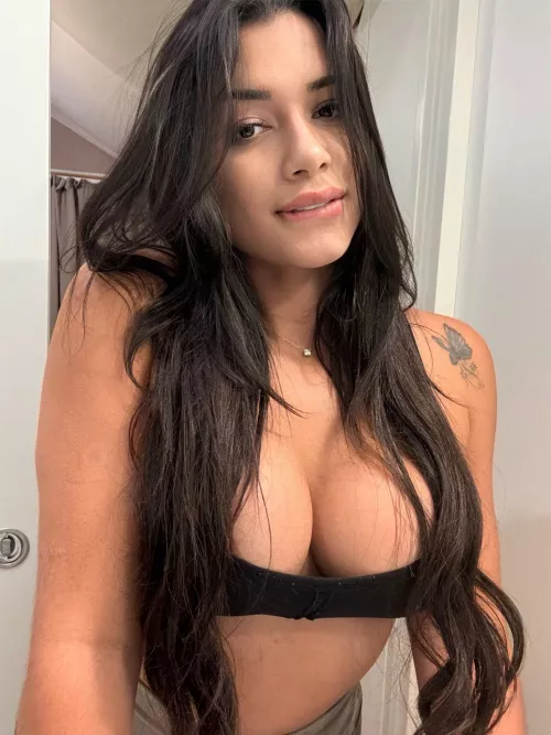 Too hot to handle but can make you cum in a sec