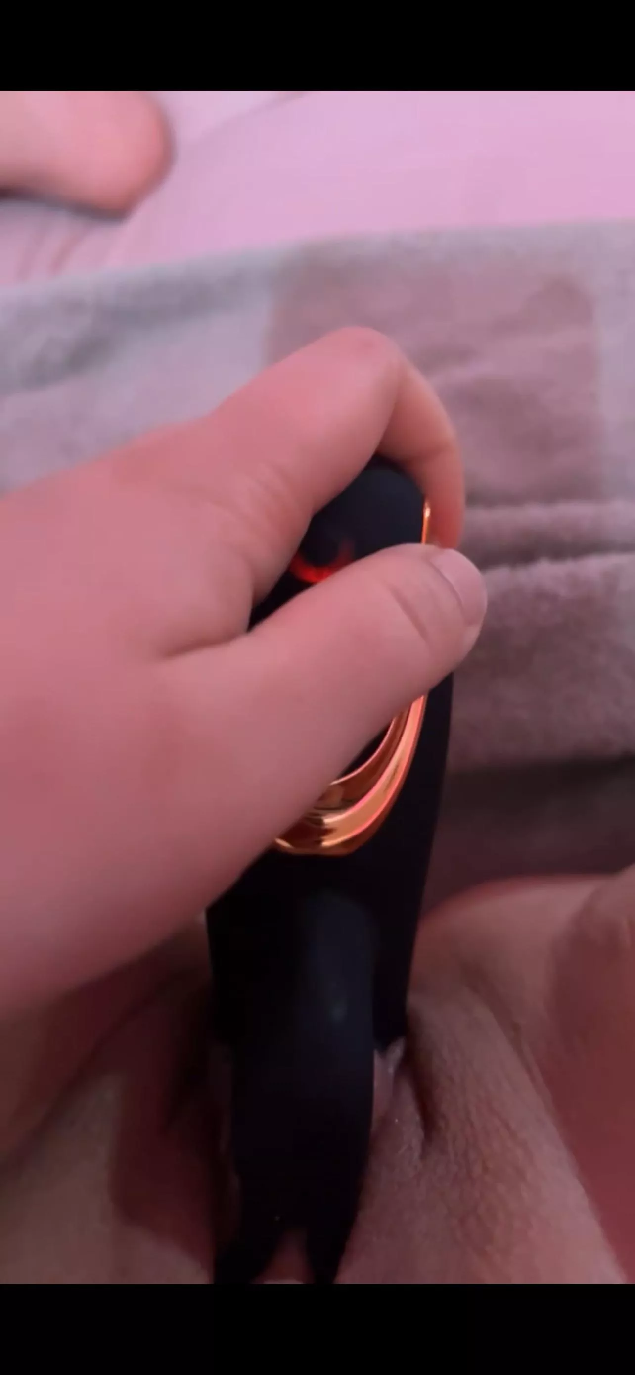 Who would come help me with my nice wet pussy?😈