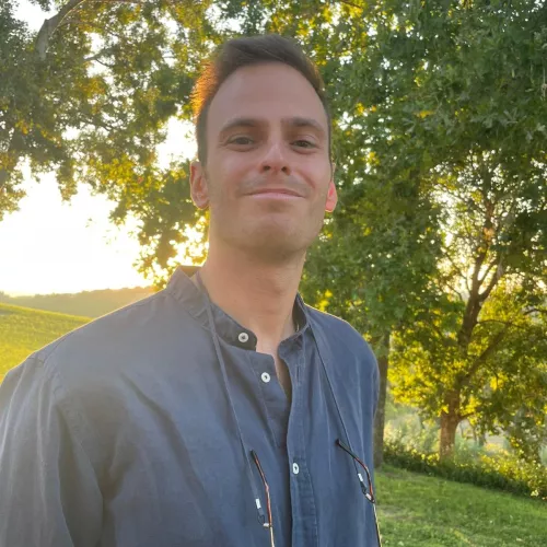 [25] Throwback to a pic my best friend took during my birthday I particularly like :) How are you guys doing today?