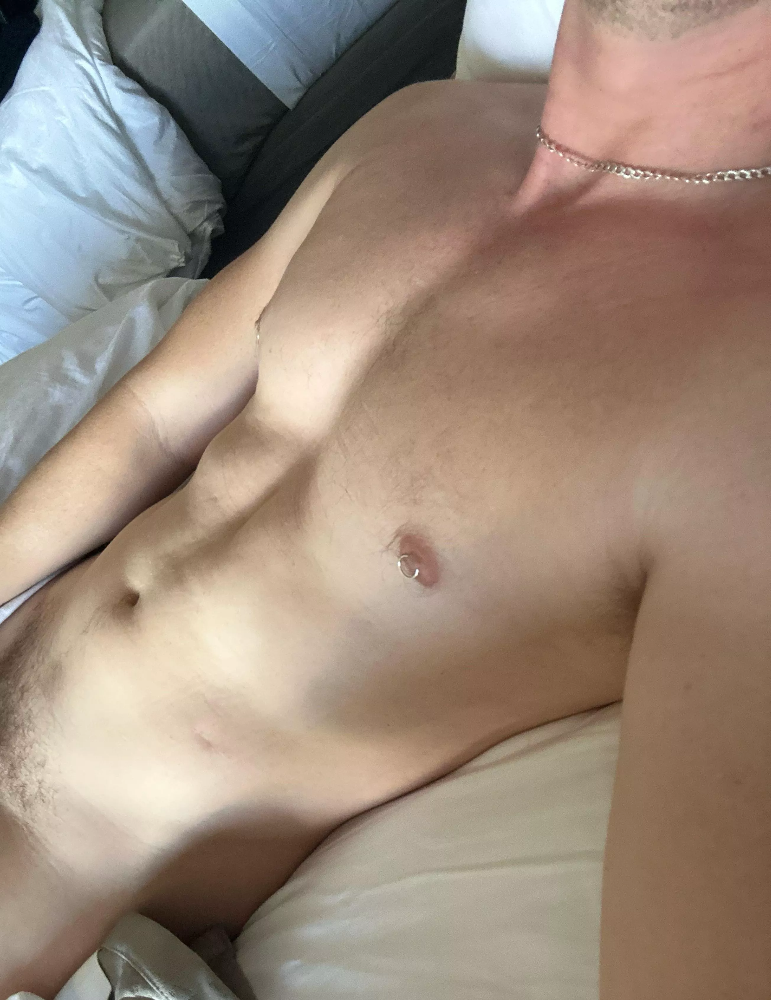 32 athletic feeling horny in bed. Help me bust. Hunterd916
