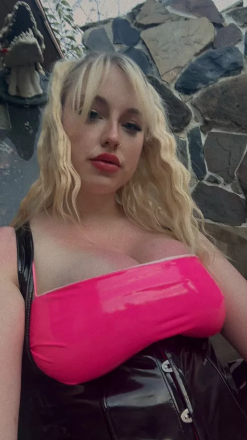 Are u into dominant gf? ;)