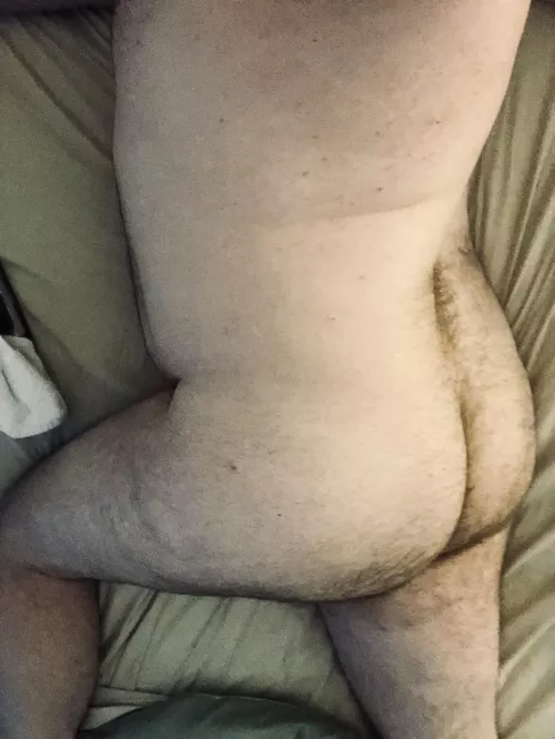 Could I get a big dick daddy bear to slip between these cheeks? DMs open