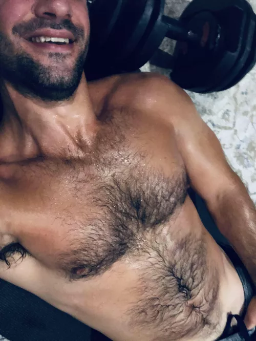 Home workouts hit different 😅 [m]