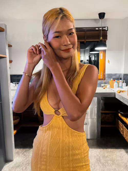 I be a ray of sunshine in yellow.