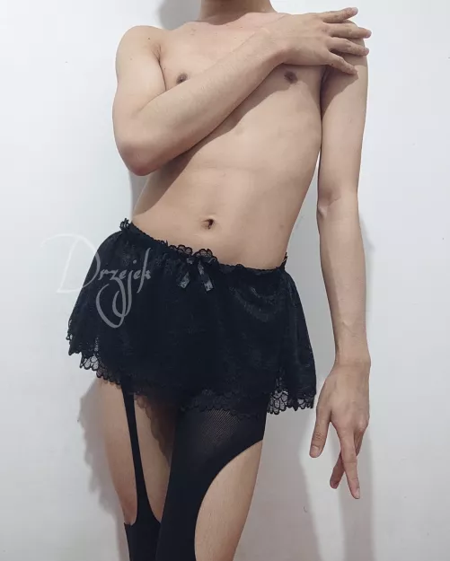 I don't care 'bout ur first love. This should be ur last one. Nothin' like ur last one. You look better on me, that's fashion.