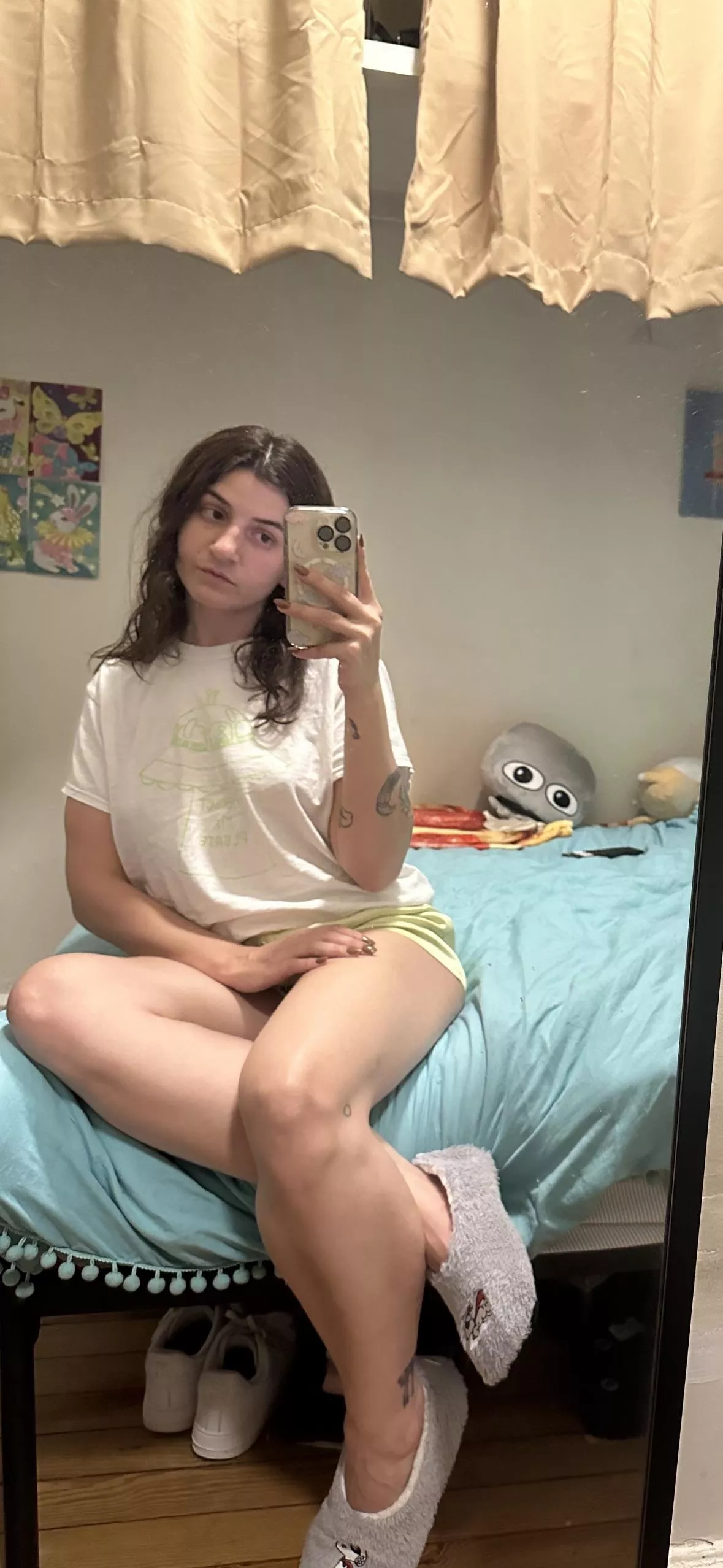 I love being comfy 💚 (f)