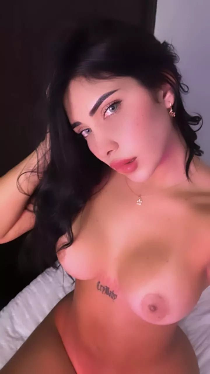 I'm a hot naked girl, I'll be obedient and let you do everything