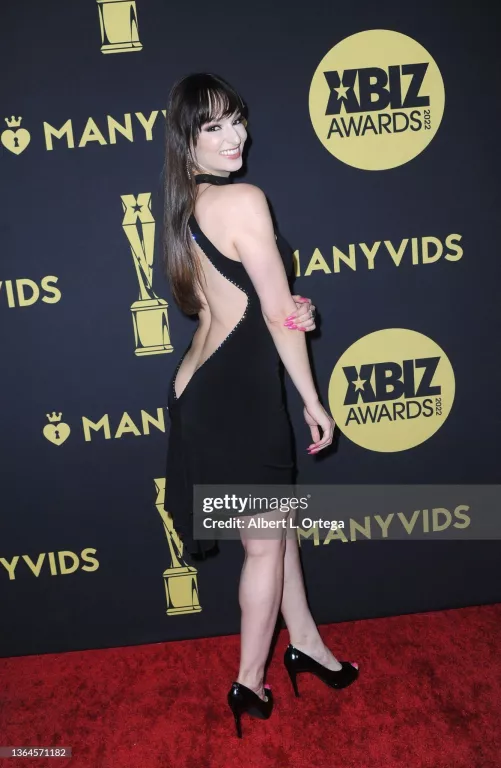 Lexi Luna (yours truly)