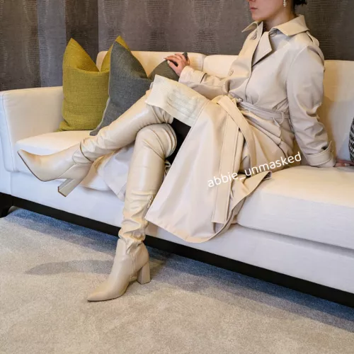 Matching Leather Boots & Trenchcoat 🤍