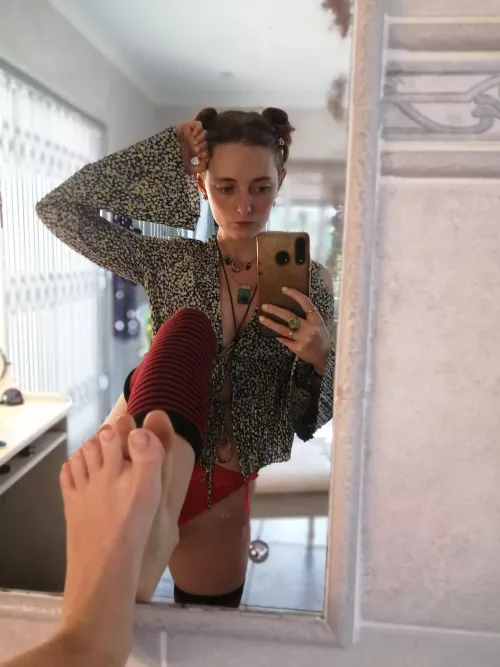 Mirror selfies can catch everything about yourself F18