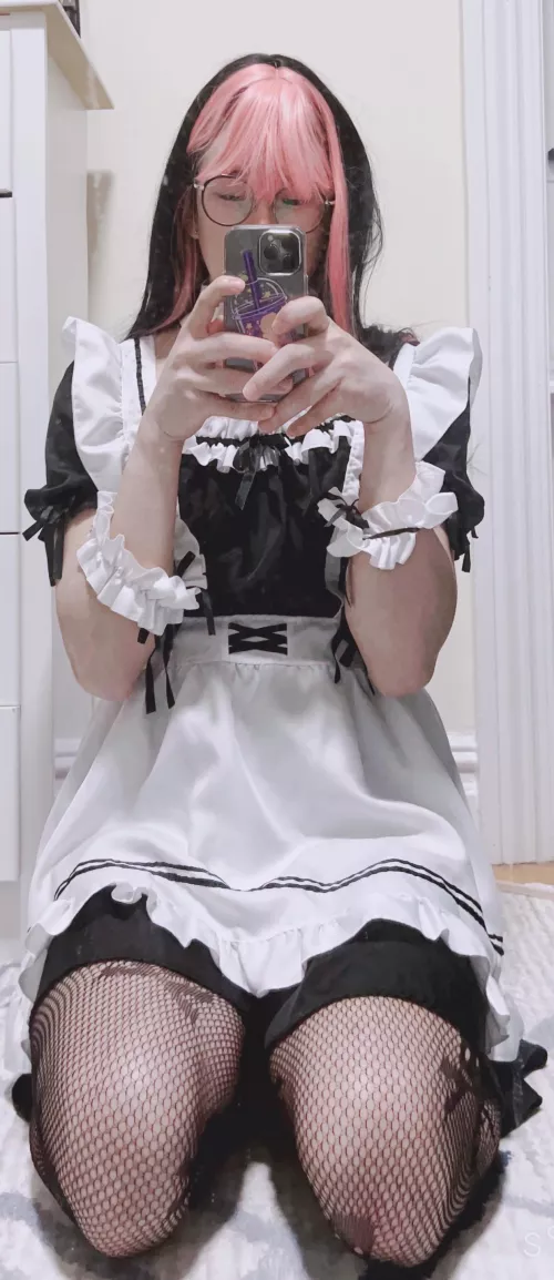 Thick maid thighs :3