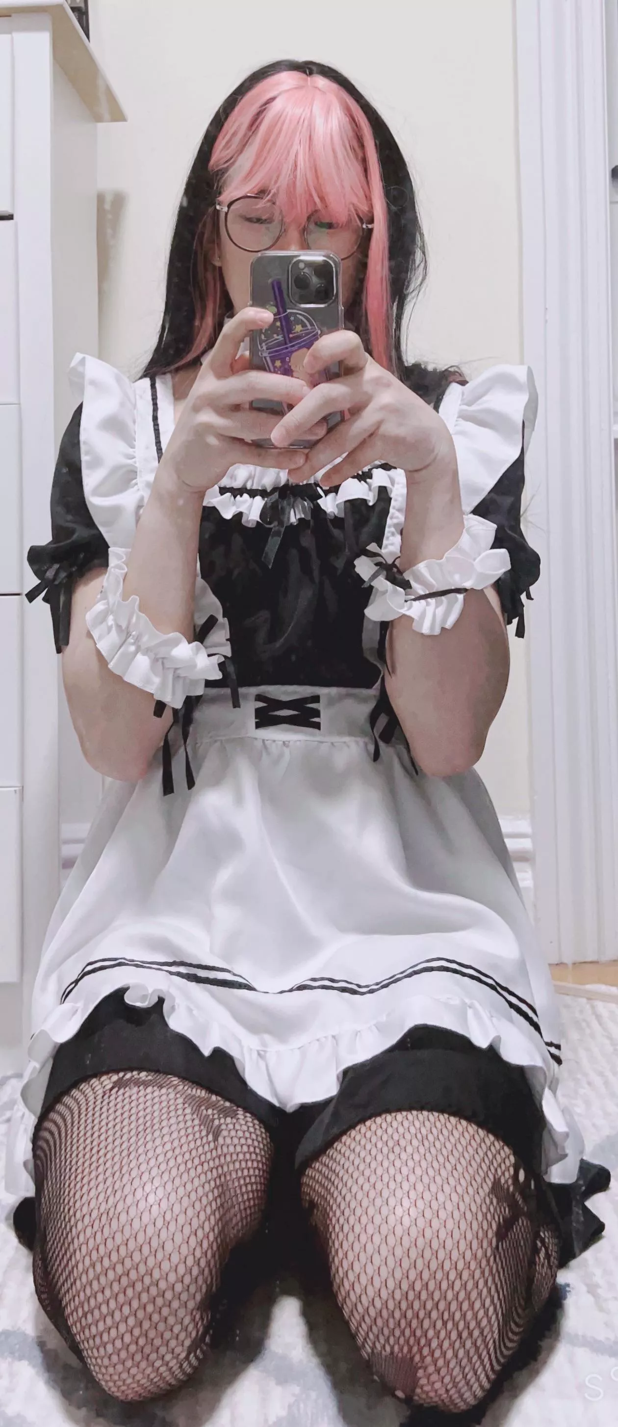 Thick maid thighs :3