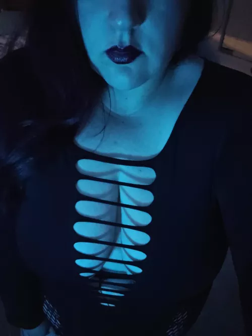 Who doesn't love a milf that dresses up?