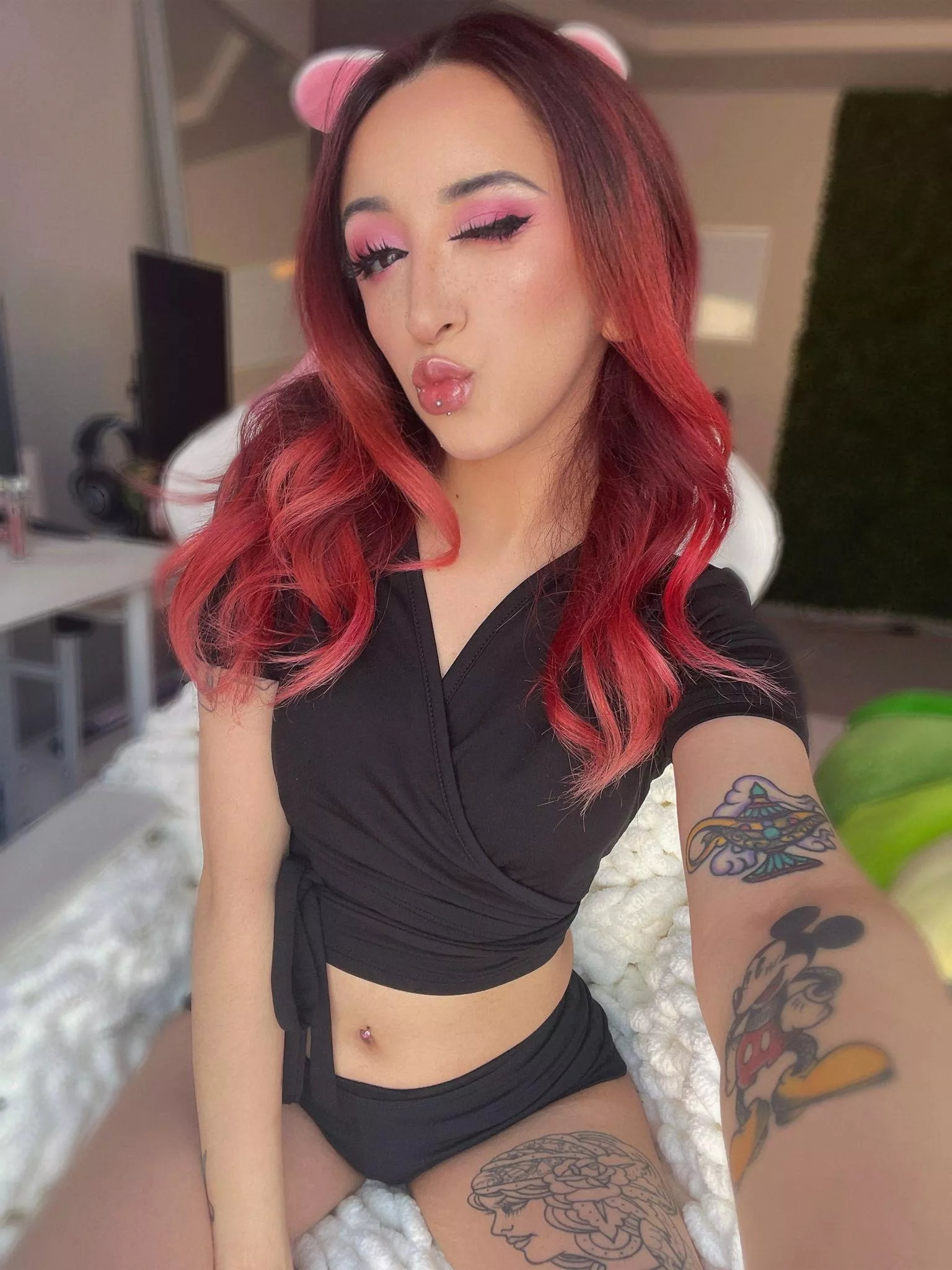 ⭐️💦18YO KINKY SWITCH💦⭐️ available all night long! experienced, slutty and eager to make you cum! 😜💕 [cam] [dom] [gfe] [sext] [pic] [rate] [vid] (pricing below)