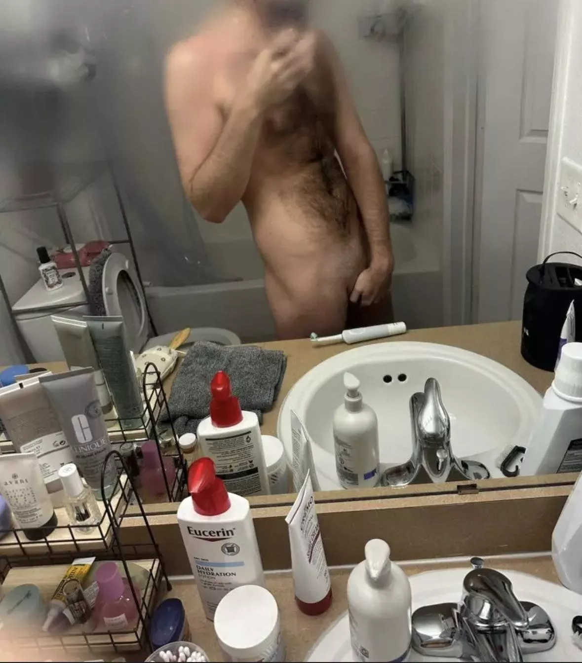 25m 6ft Looking for a *hot* dad to play with or trade with, maybe looking for something more hmu
