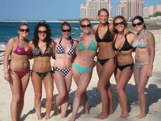 [7] college bikini babes