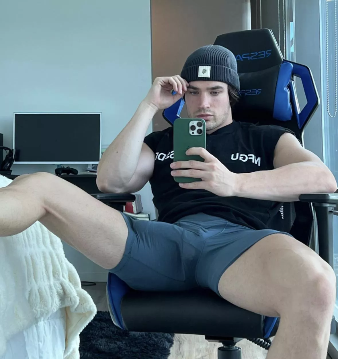 Let me make your friday night better ;)