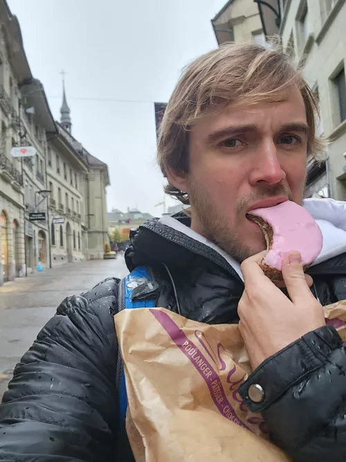 Let's eat pastries together 😊