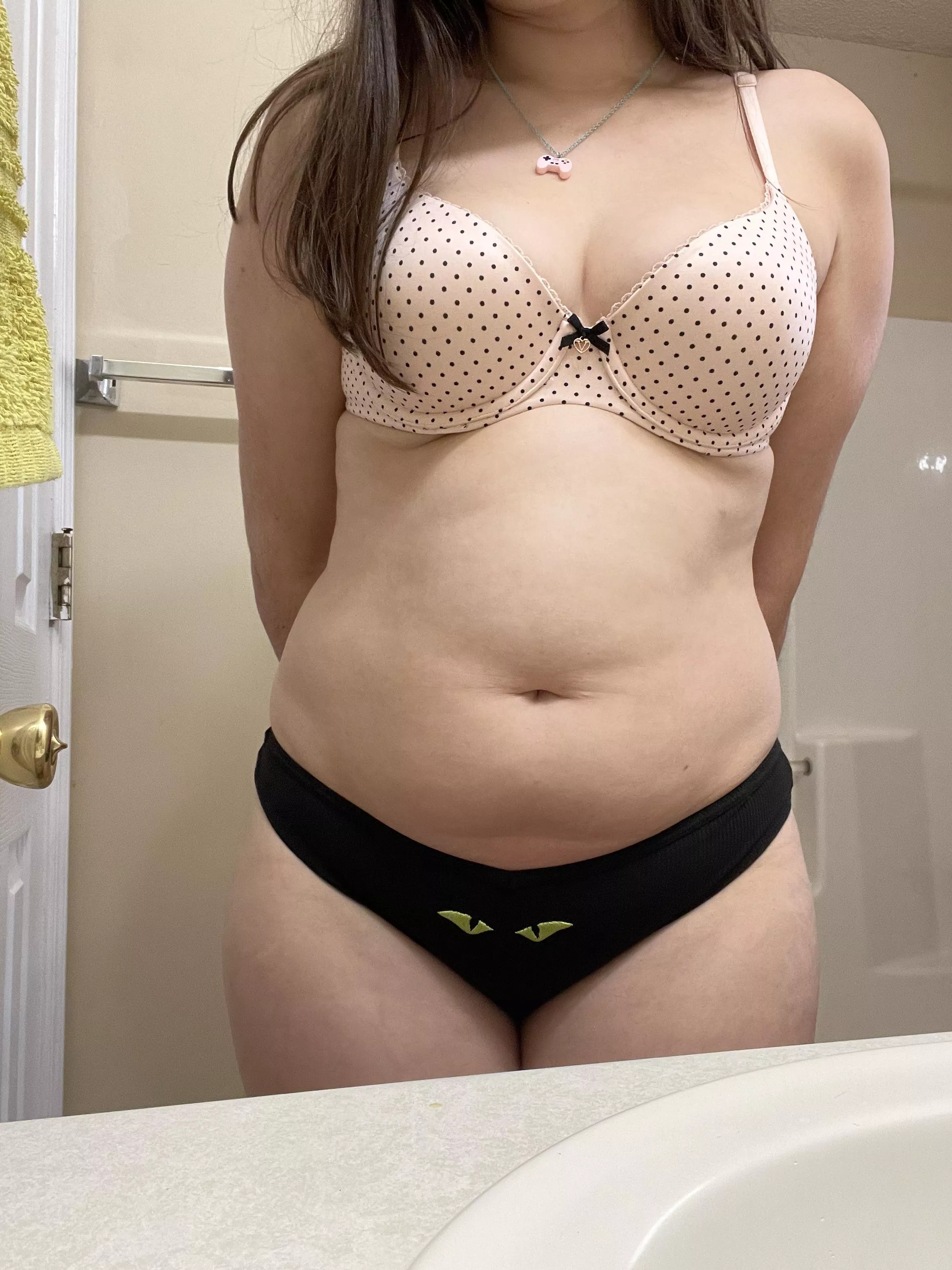 What do you think of my chubby body? 👀