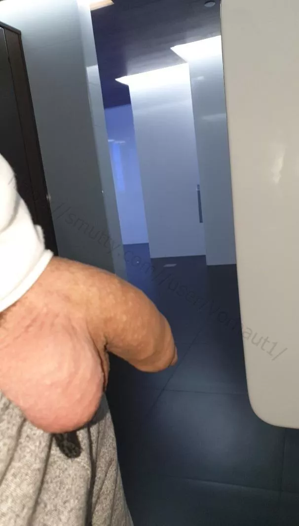 What would u do if ur entering the restroom and see me like that?