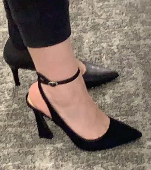 Which one is better for class presentation?