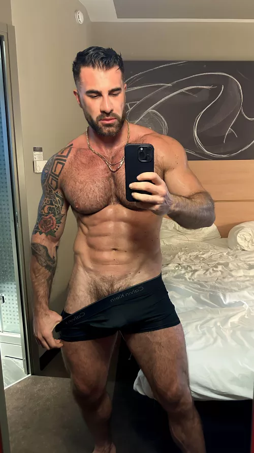 [36] Who needs a gymbro?