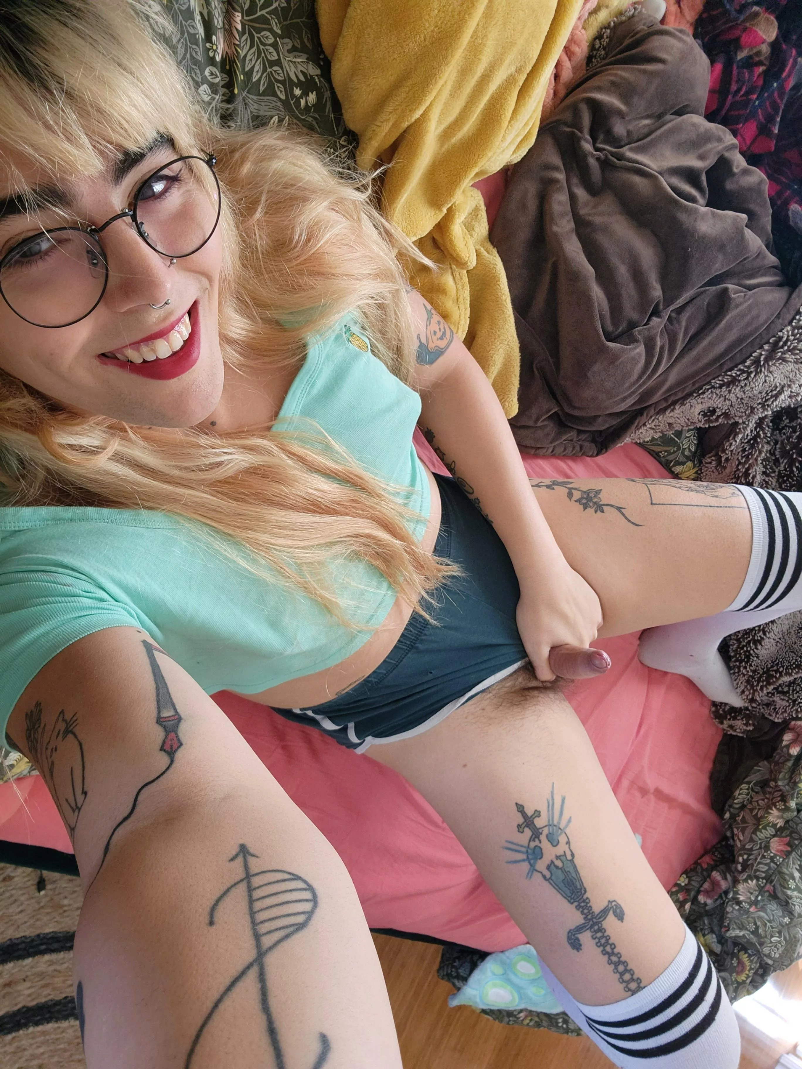 Come suck off a nerdy tgirl?