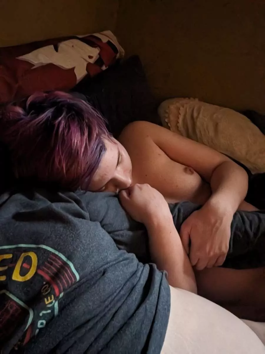 Cuddles with my boyfriend 😙💕