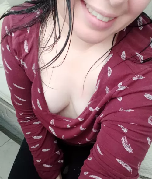 Going mild on my pajamas! [F] Let's cuddle!