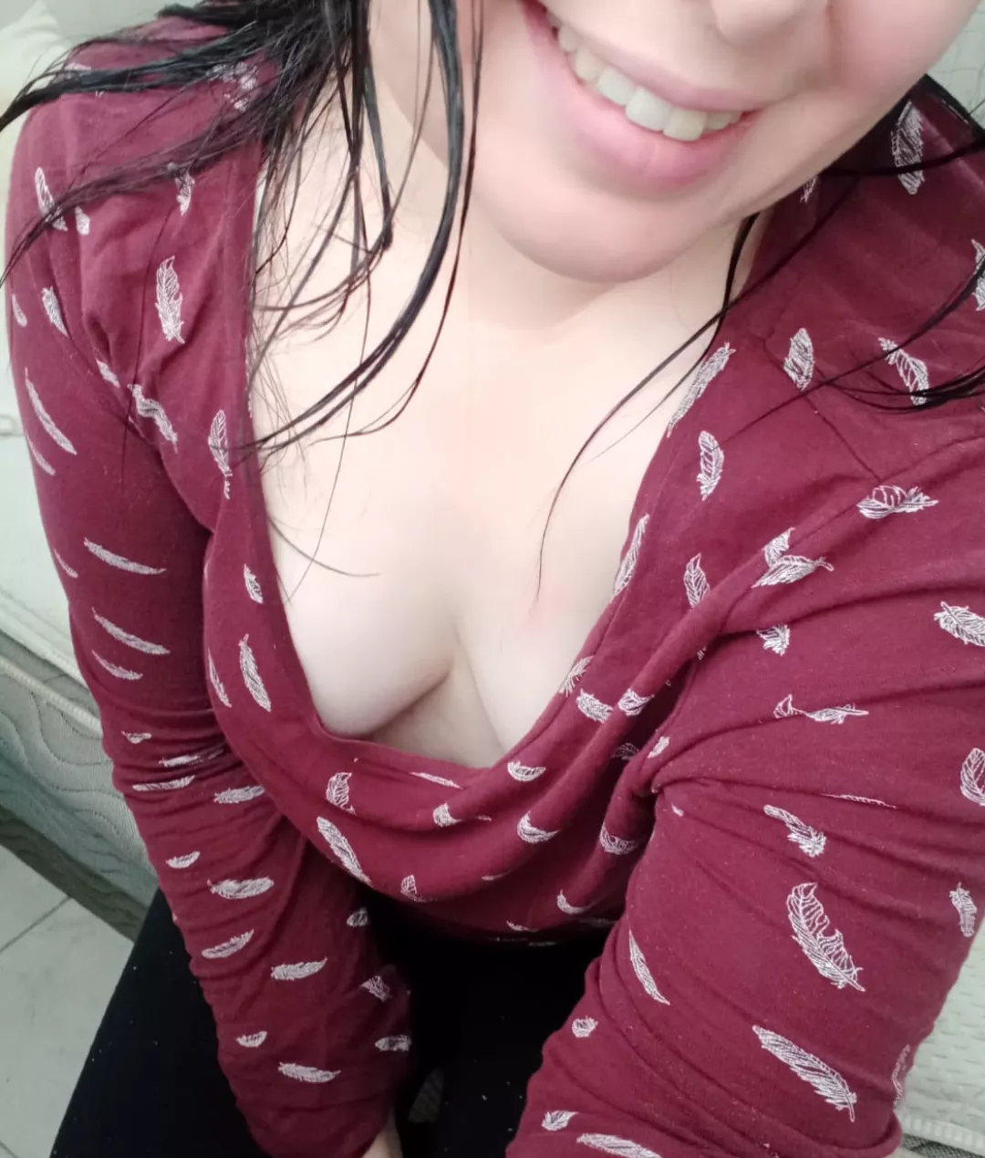 Going mild on my pajamas! [F] Let's cuddle!